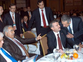 Vali ile Vekil b&ouml;yle atıştı 4