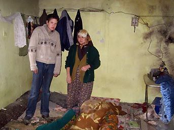 Uyurken &uuml;zerlerine yıldırım d&uuml;şt&uuml; 1