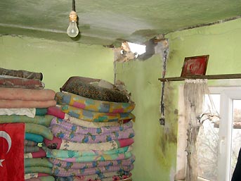 Uyurken &uuml;zerlerine yıldırım d&uuml;şt&uuml; 2