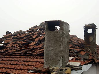 Uyurken &uuml;zerlerine yıldırım d&uuml;şt&uuml; 3