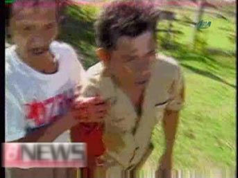 Yırtıcı kaplanlar bakıcıya b&ouml;yle saldırdı 2