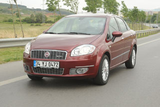 Toyota Auris ve Corolla �imdi tam otomatik vitesli
