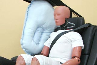 toyota airbag Toyota güvenliği sağlamak için bir ilk yaptı.
